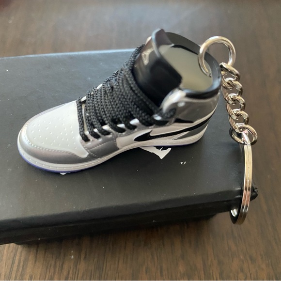 NEW mini 3D sneaker keychain Kawhi Leonard Air Jordan 1 Hi Retro "Think 16" - Picture 2 of 7